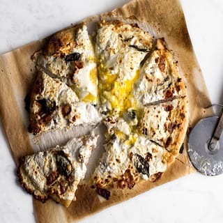 New York Breakfast Cauliflower Crust Pizza